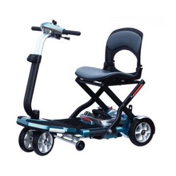 BRIO, scooter, electrico plegable como una maleta regulable en altlura, con ruedas delanteras dobles y ruedas antivuelco. OPCION, bolsa de viaje.